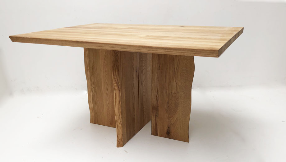 Baumtisch Tisch Kreuzfußtisch Oviedo 2, 130/100 cm, ohne Mittelfuge, Wildeiche geölt