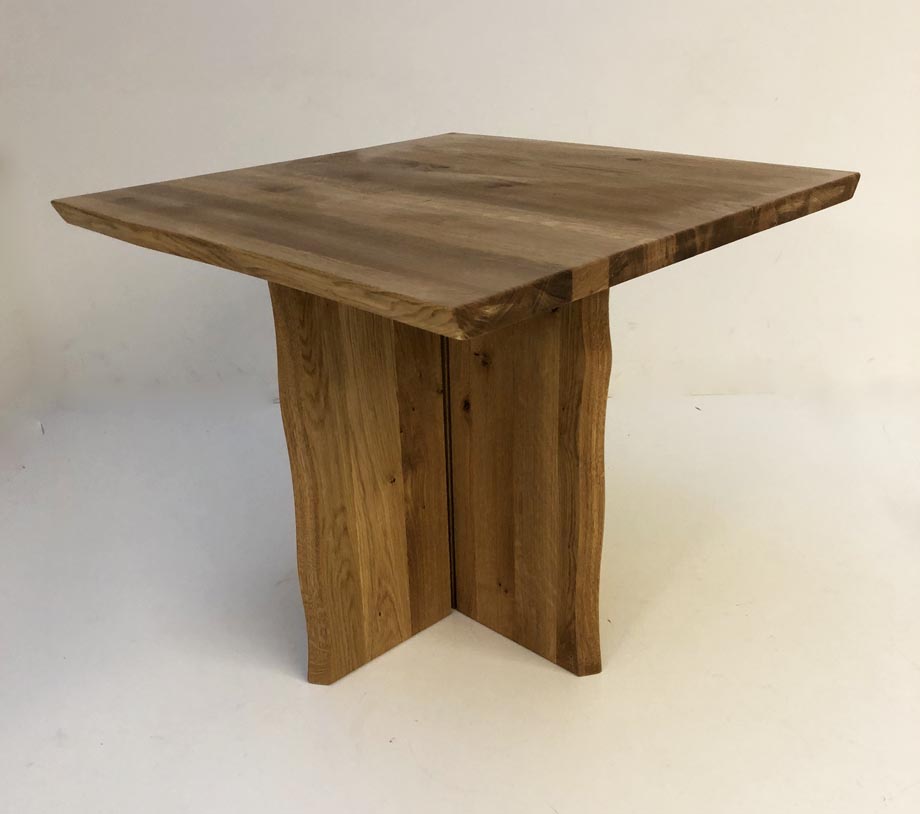 Baumtisch Tisch Kreuzfußtisch Oviedo 2, 90/90 cm, ohne Mittelfuge, Wildeiche geölt