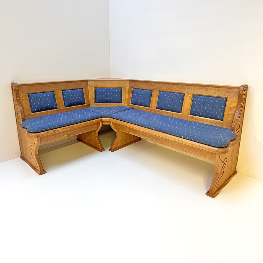 Eckbank Lindau 150/200 mit Truhen, Ecke aufklappbar, Polsterkassetten, Wangen geschnitzt, Kundl blau