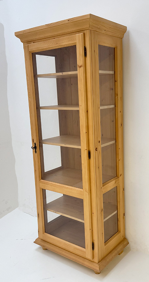 Glasvitrine Füssen schmal 1-trg.,Vollverglasung, Din Rechts, Kugelfuß, Rosner gewachst