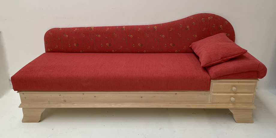 Sofa Liege Chiemgau  Sonderlänge 205, Sitzhöhe 50 cm, Pöchlarn Ranke rot, Pöchlarn uni rot