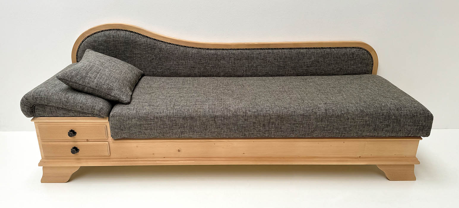 Sofa Liege Garmisch, Sonderlänge 220 cm, Kopfteil links, Stoff Höpke Natura 354