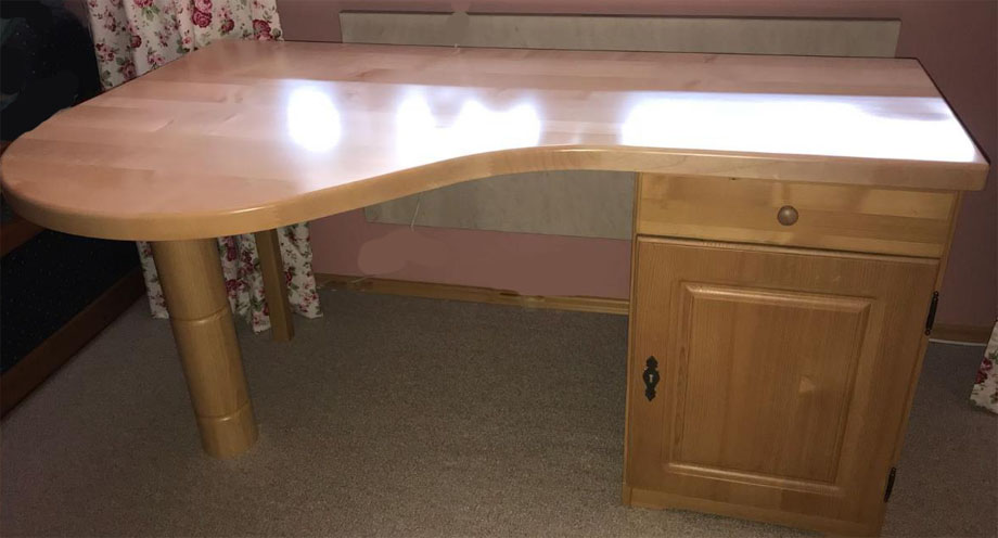 Schreibtisch Füssen mit Ahornplatte Segmentbogen 120/54 cm