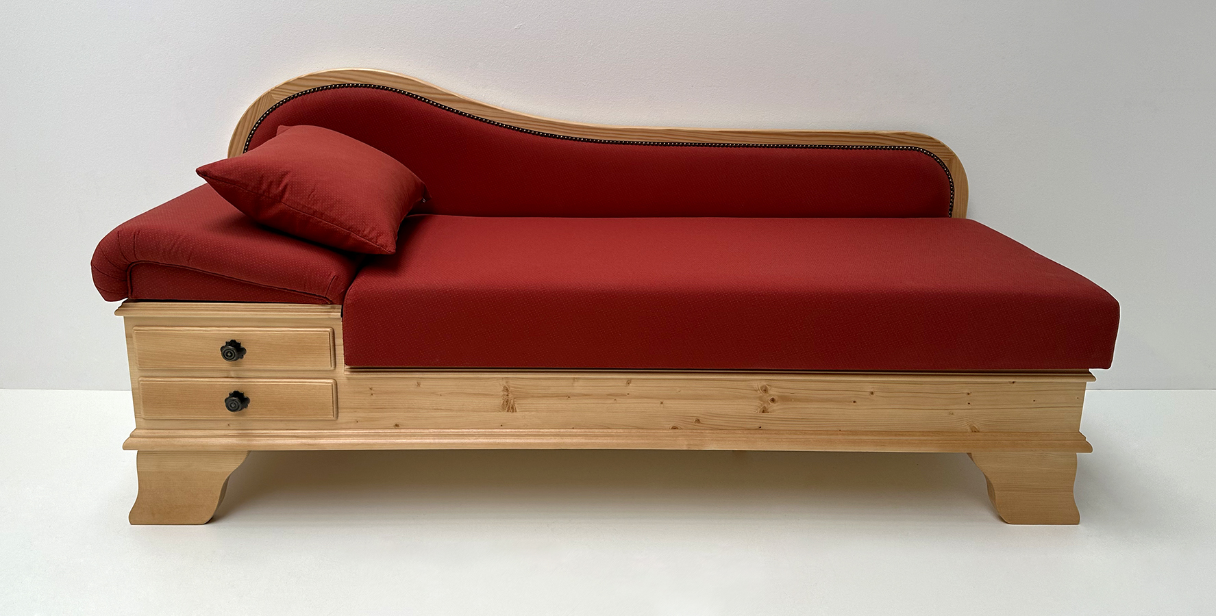 Sofa Liege Garmisch, Sitzhöhe 50 cm, Rosner lackiert, Wels rot 223571/51
