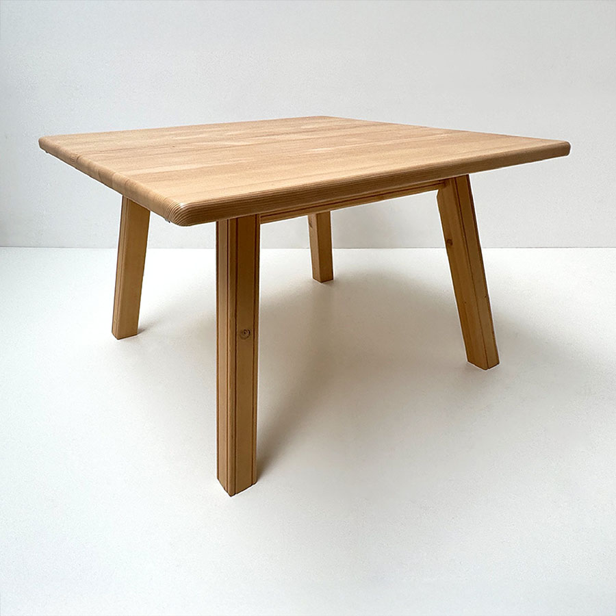 Vierfußtisch 4510G Rosenheim, ohne Schubladen, Zargenhöhe höher, gerader Fuß, Fichteplatte 120/120cm