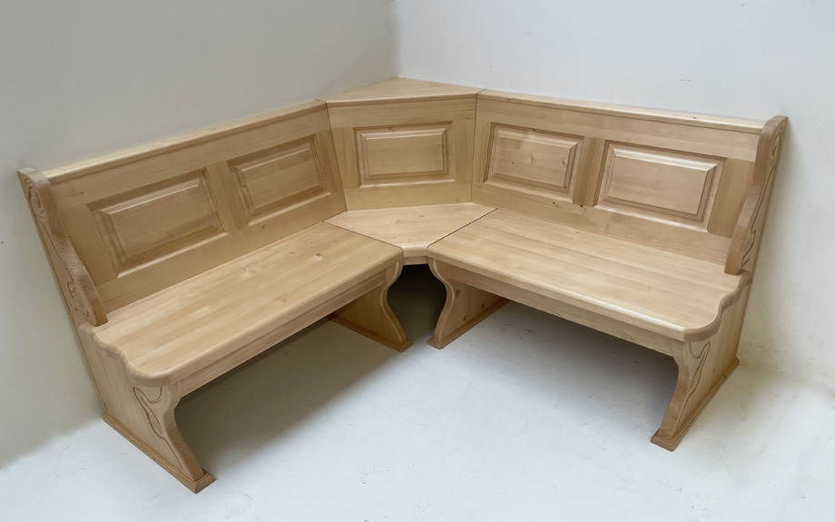 Eckbank Lindau 165/165 cm, mit Truhen, Aussenwangen geschnitzt, Hartwachs