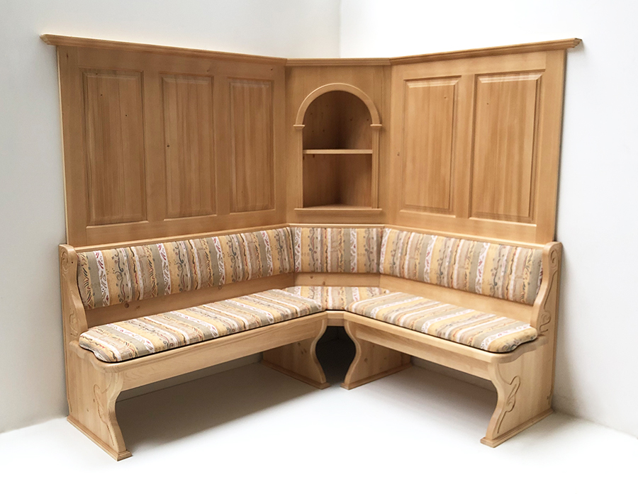Eckbank Lindau 195/165 mit Truhen,  Wandverkleidung, Wangen geschnitzt, Vollpolster, Pocking beige