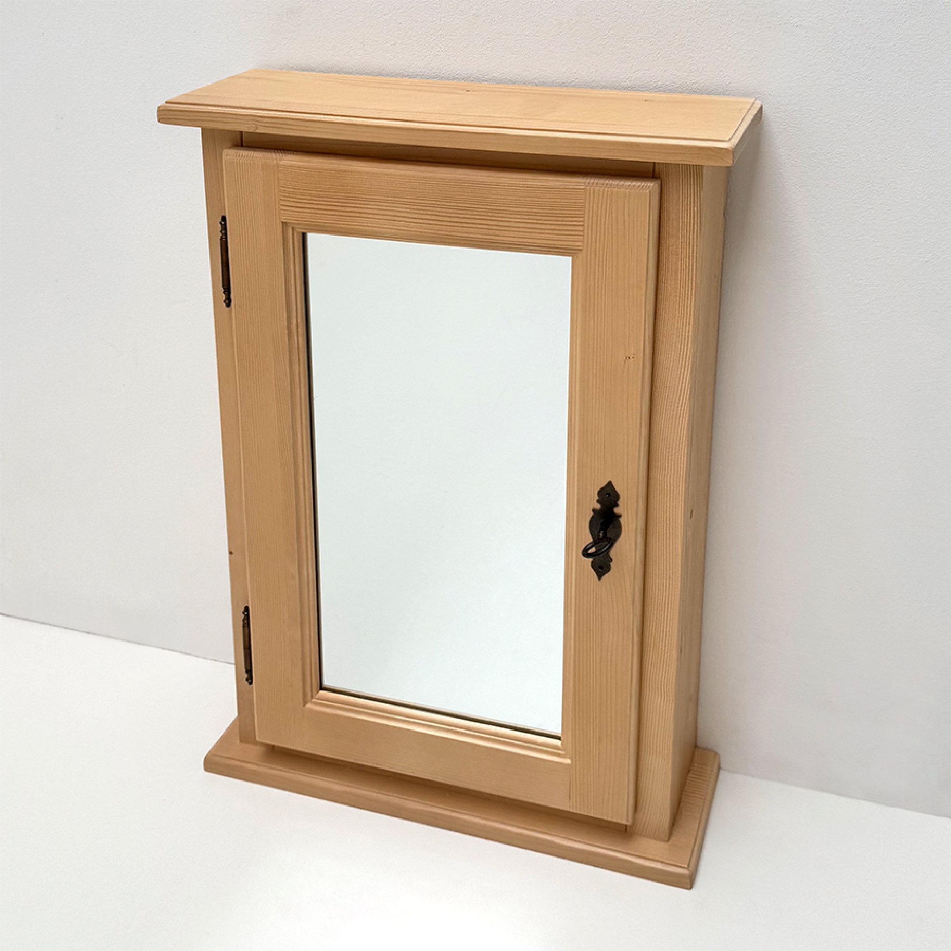 Hängeschrank Füssen, Kastl, Schüsselschrank, Wandkästchen mit Spiegeltüre