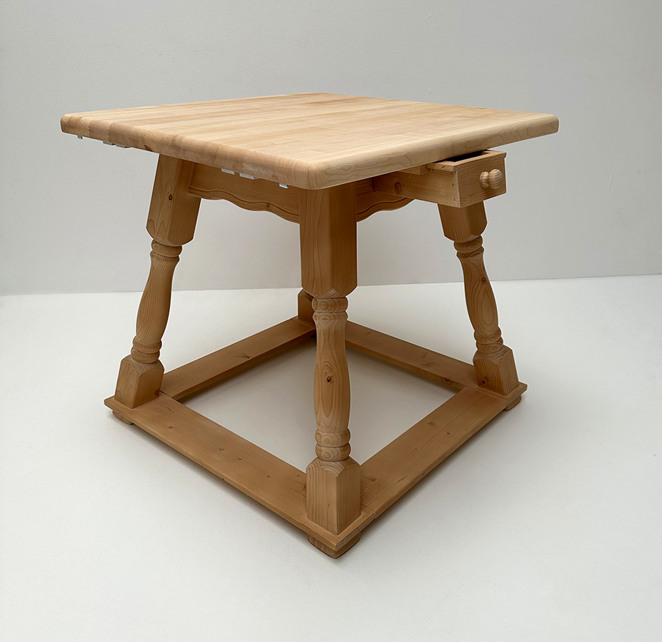 Jogl-Tisch 4520-Amberg 80/80 mit Schubladen, mit Fußrahmen, Ahornplatte