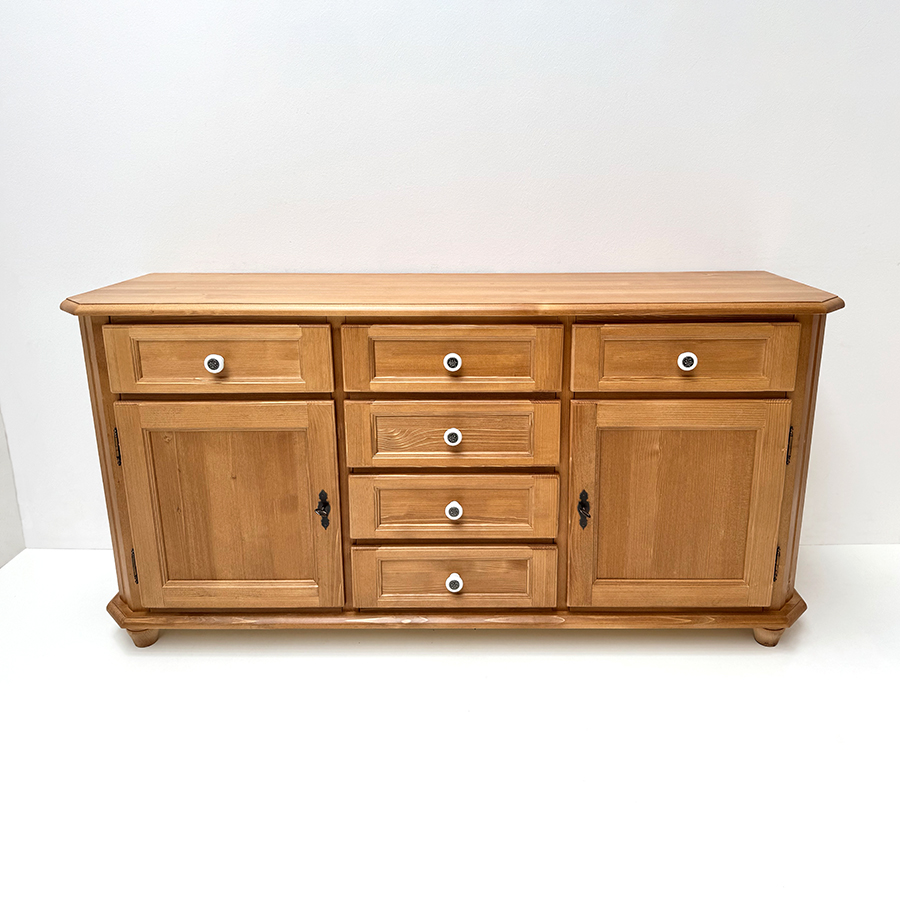 Anrichte Amberg 2-trg., 6 Schubladen, Antik dunkel, Kleur 2, Porzelanknopf mit Edelweiß