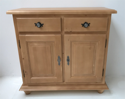Kommode Füssen 2 Türen u. 2 Schubfächer, Metallknopf und Rosette