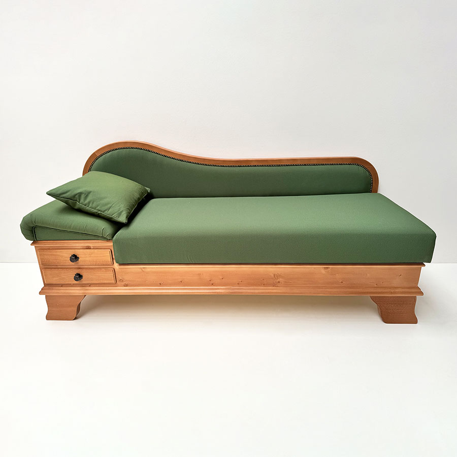 Sofa Liege Garmisch, Sitzhöhe erhöht, Adler Cortina 11459, Wels grün