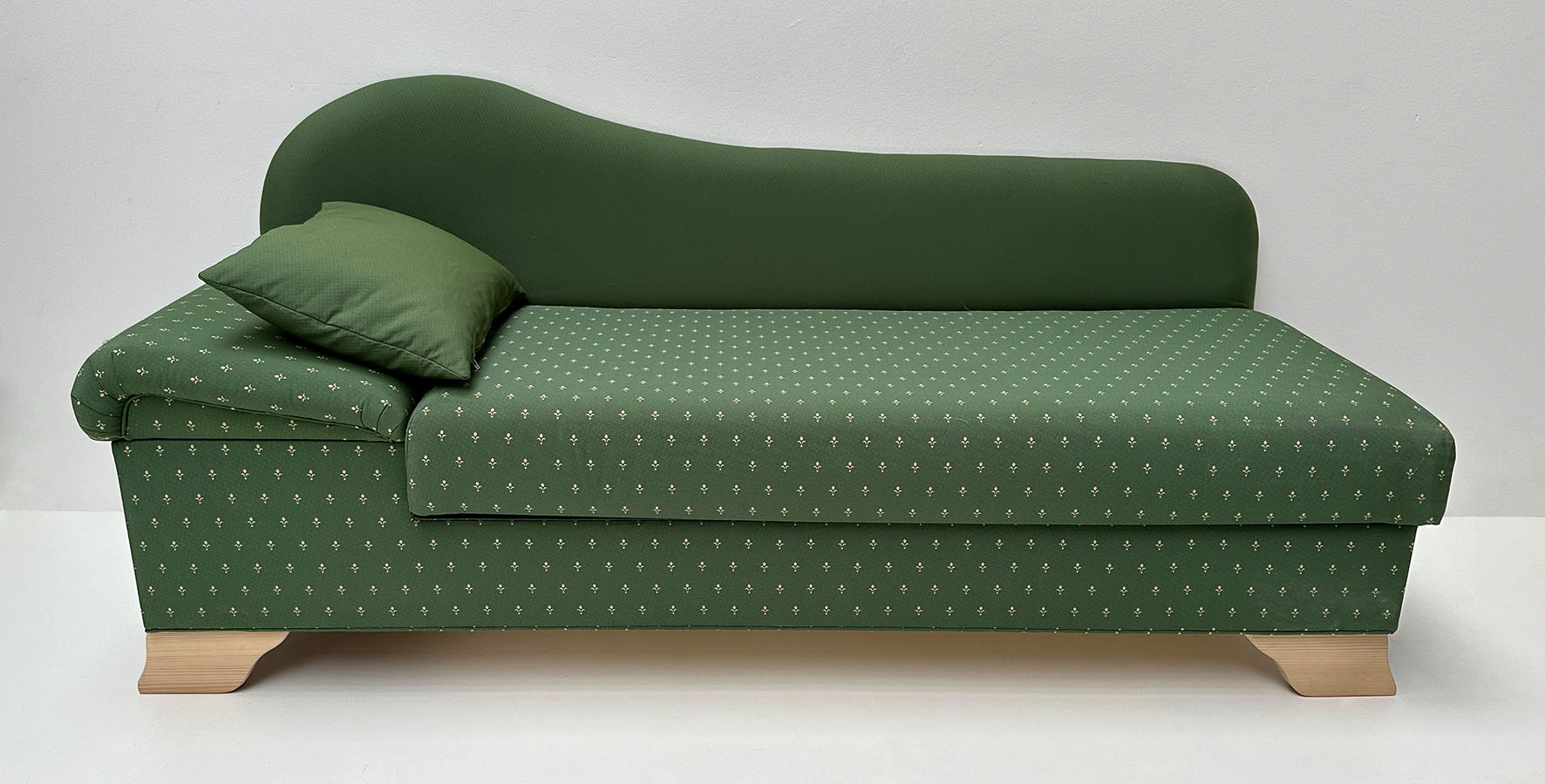 Küchenliege Polsterliege Rosenheim, Kundl gruen, Wels gruen, Kopfteil verstellbar, Aufklappbar