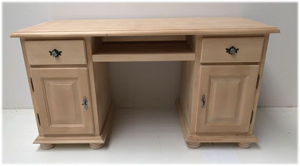 Schreibtisch Füssen 150 cm,  mit Tastatur Auszug