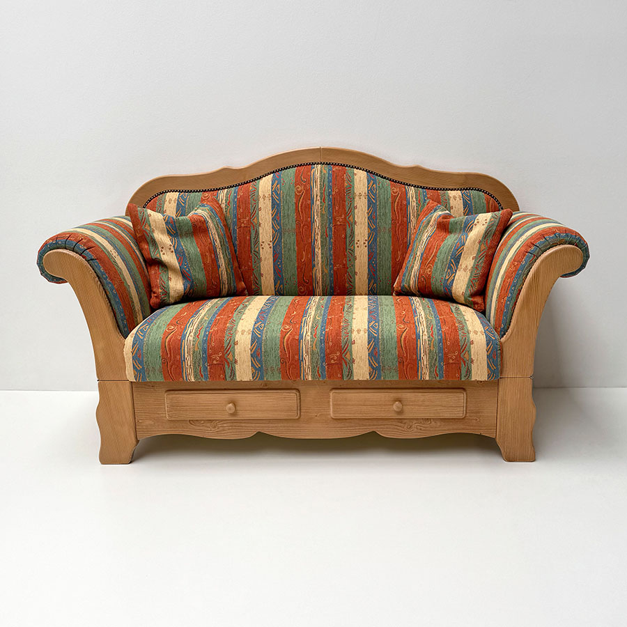 Sofa Kempten 160 cm, 2 Armteile abklappbar, 2 Ausgleichskeile, Rosner gewachst, Pocking bunt