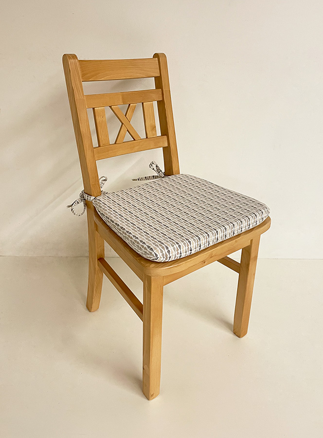 Sprossenstuhl Nürnberg mit Kreuz, Fichte massiv, Kissen genäht, Hoepke Venice 101