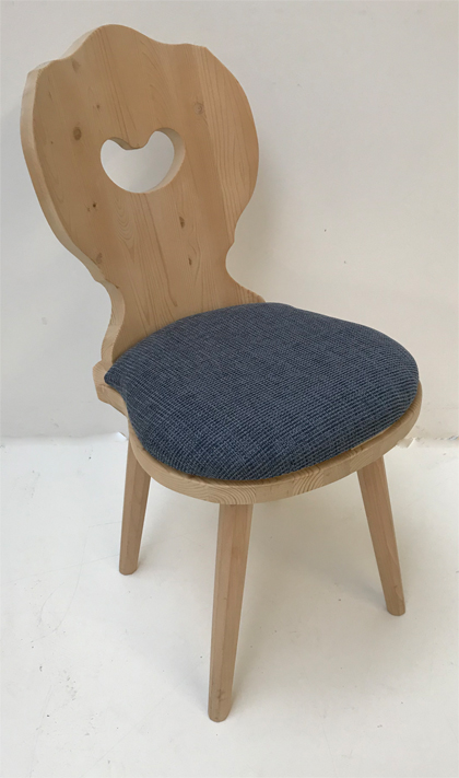 Bauernstuhl Landau mit Polsterplatte, Stoff Natura blau, jetzt in 38 Lagerstoffen preisgleich