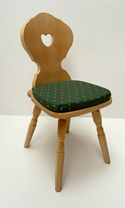 Bauernstuhl Munich, München, gedrechselter Fuß, Fichte, Rosner lackiert, Polster genäht, Kundl grün
