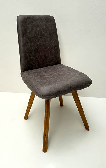 Stuhl Toma T04, mit Wildeichegestell, Macy 45 grey