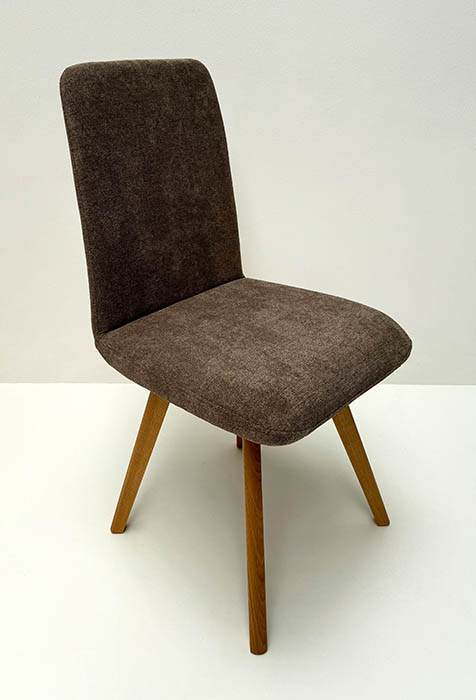 Stuhl Toma T04, mit Wildeichegestell, Mercury 120 mittelbraun