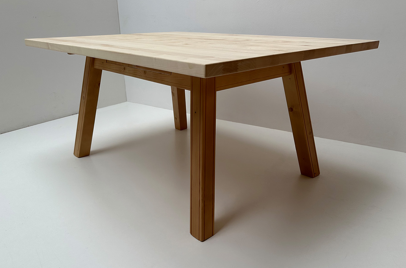 Vierfußtisch 4510 Amberg-Rosenheim, mit Schubladen, gerader Fuß, Ahornplatte 120/180 cm