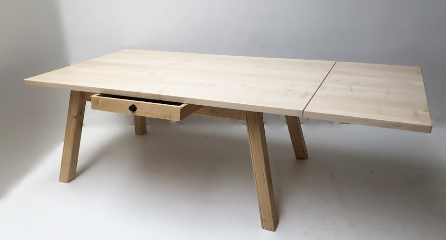 Vierfußtisch 4510, gerader Fuß, 110/185 cm, Ansteckplatte 40 cm , Ahornplatte, Profil R5