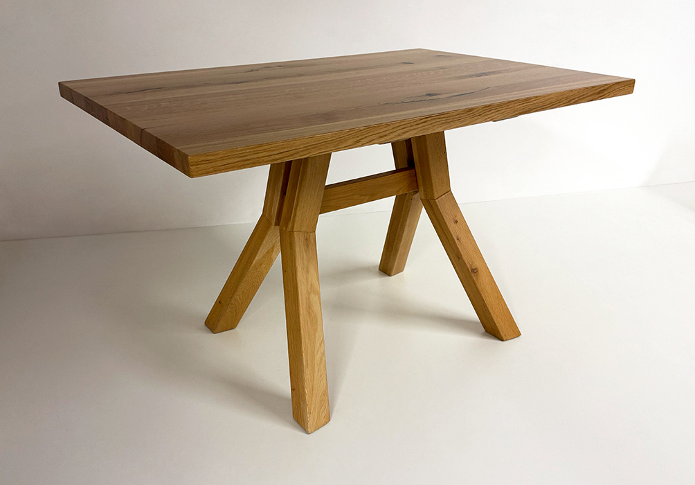 Larissa Tisch 125/85 cm, Tischplatte 4 cm stark, Profil R5, Wildeiche lackiert