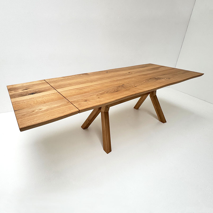 Larissa Tisch 200/90 cm, mit Ansteckplatte 40 cm, Baumkante Tischplatte 4 cm stark, Wildeiche geölt