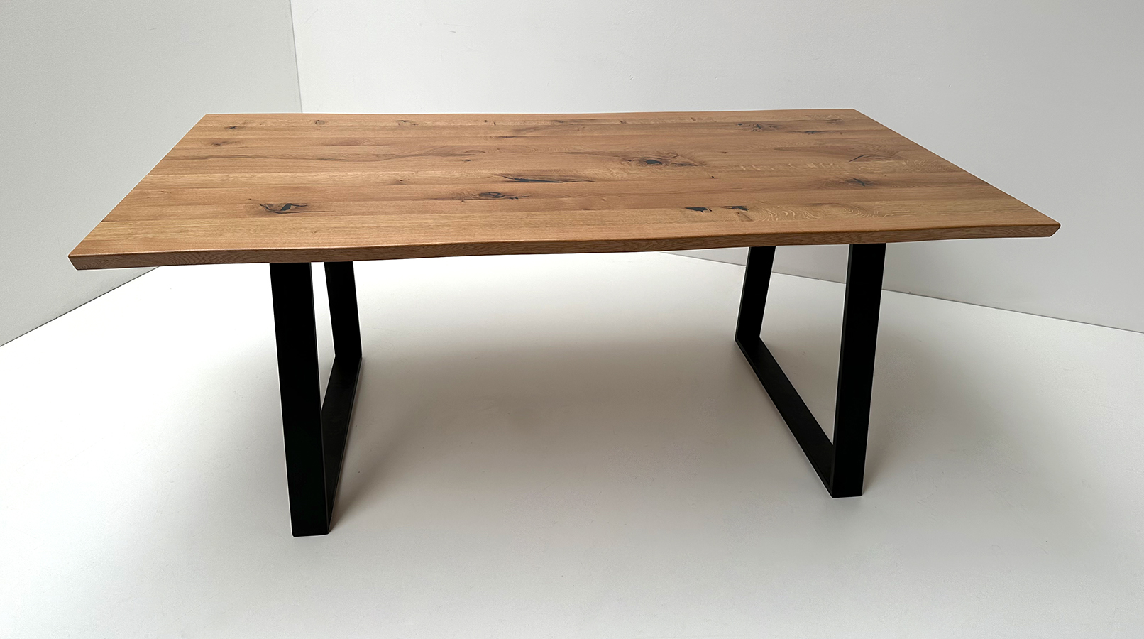Baumtisch Tisch Oviedo, 200/100 cm, ohne Mittelfuge, Wildeiche geölt, Metallgestell, Rechteckform !