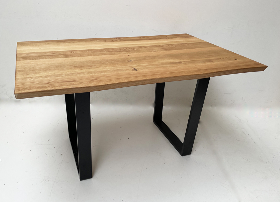 Baumtisch Tisch Oviedo 4, 130/90 cm, ohne Mittelfuge, Wildeiche geölt, Metallgestell schwarz