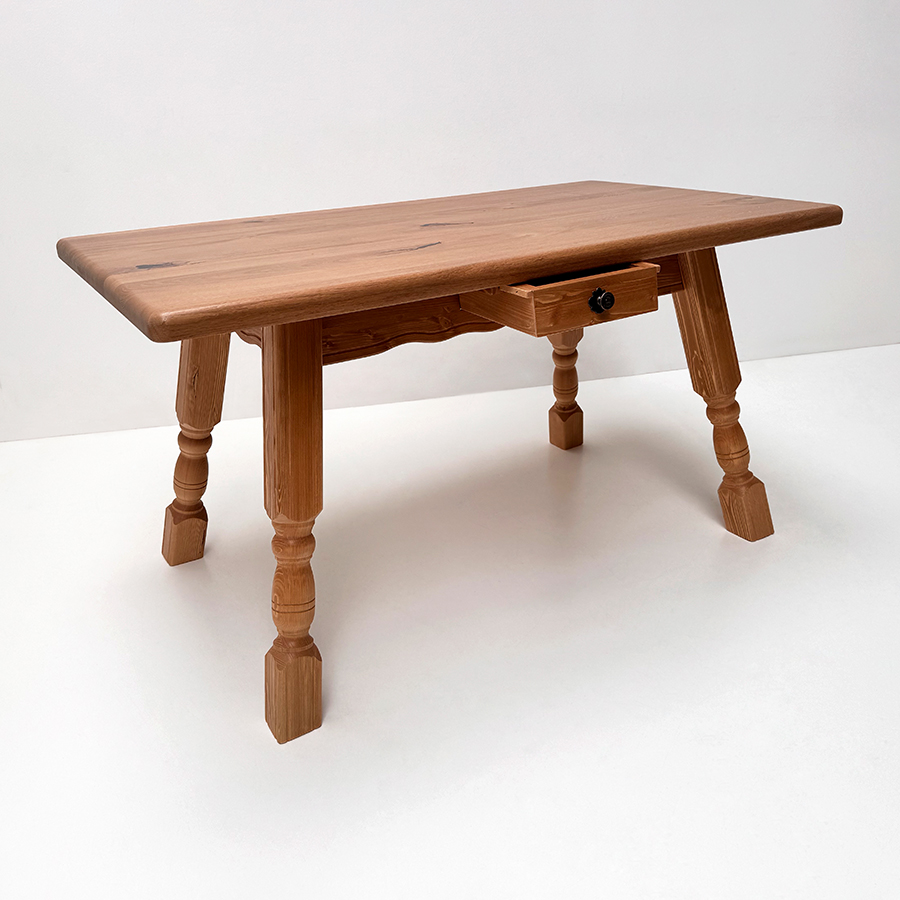 Vierfußtisch 4510, 140/80 cm, Eicheplatte K1 lackiert, Gestell Fichte Antik lackiert