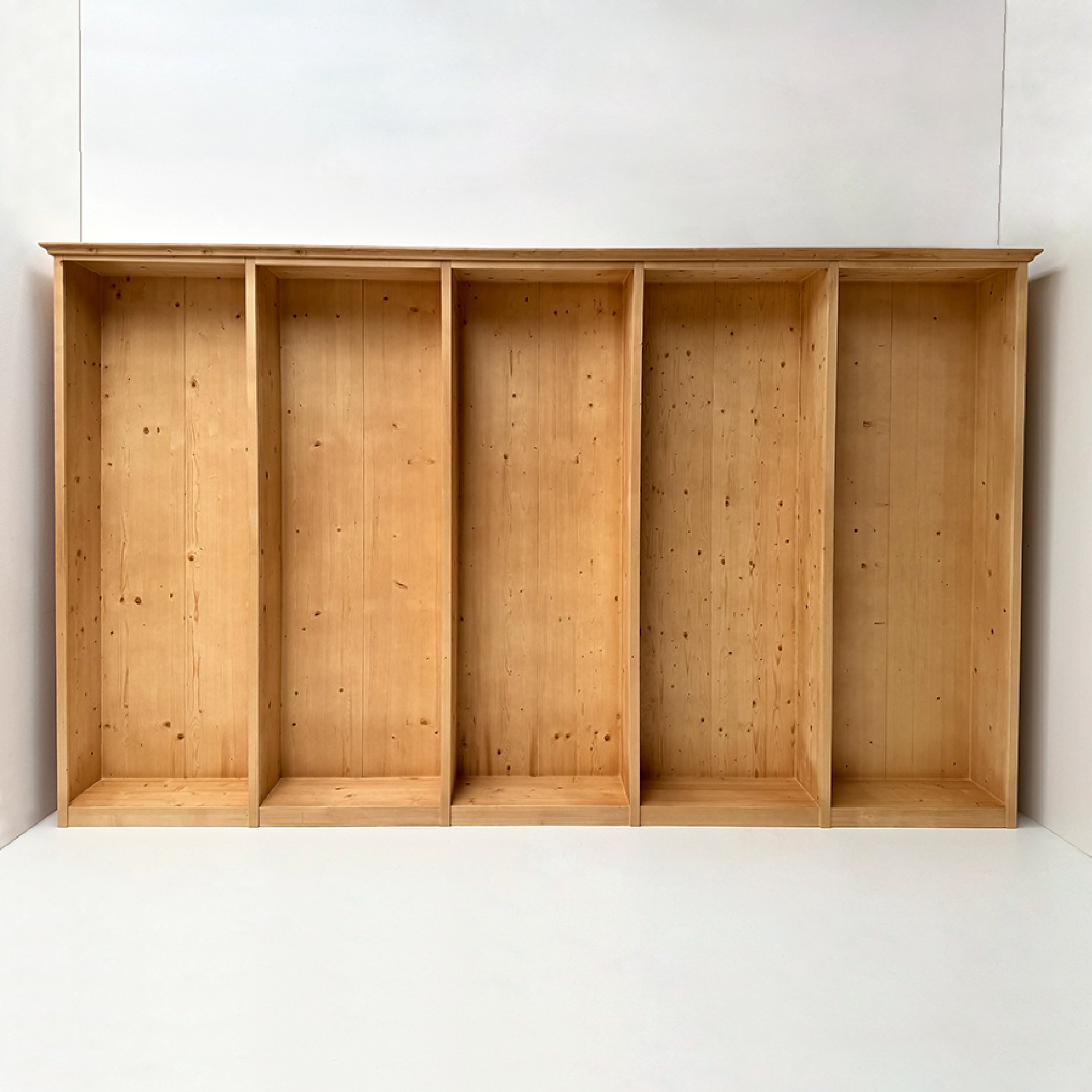 Bücherwand Füssen Wertach 4-fach Sondermaß 235 cm breit, Höhe 245 cm, Tiefe 47 cm, Nutztiefe 40 cm